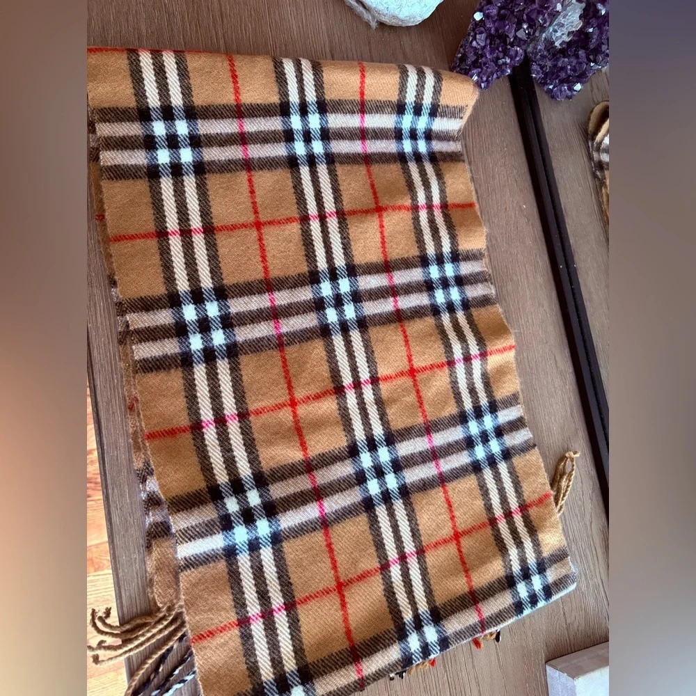 Burberry 100% Lambswool Scarf - Picture 5 of 6